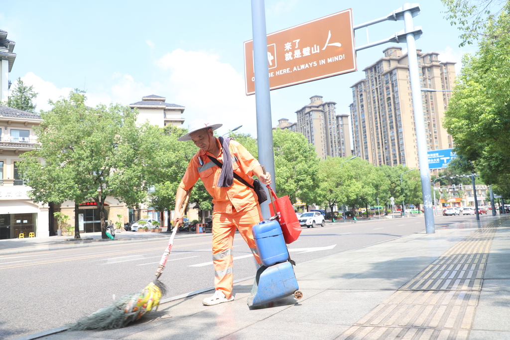 專版：致敬！在高溫下堅守的勞動者！(分離-FZ0039358434