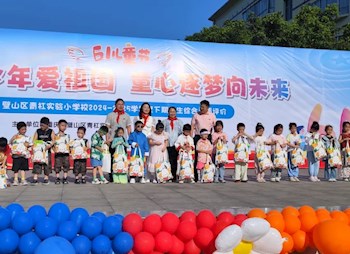 區(qū)政協(xié)副主席劉華開展“六一”兒童節(jié)慰問活動