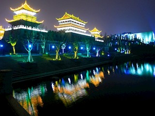 秀湖公園正南門